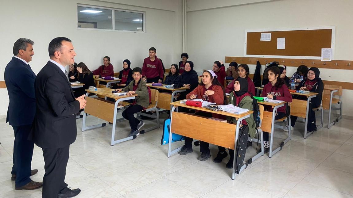 İlçe Kaymakamımız Muhammet Fuat TÜRKMAN ve Milli Eğitim Müdürümüz Mehmet ALTUNYALDIZ' ın okulumuza ziyaretleri
